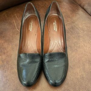 Naturalizer N5 Comfort shoes. Size 9 1/2 W. Excellent used condition.